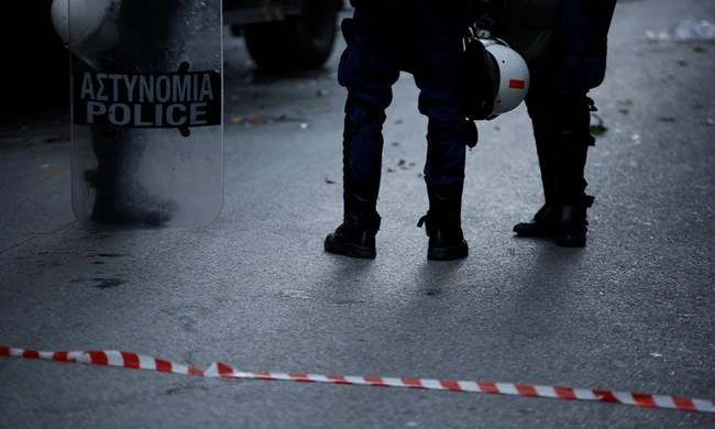 Βγήκαν μαχαίρια στο hot spot του Σκαραμαγκά – Άγριο ξύλο και χρήση χημικών